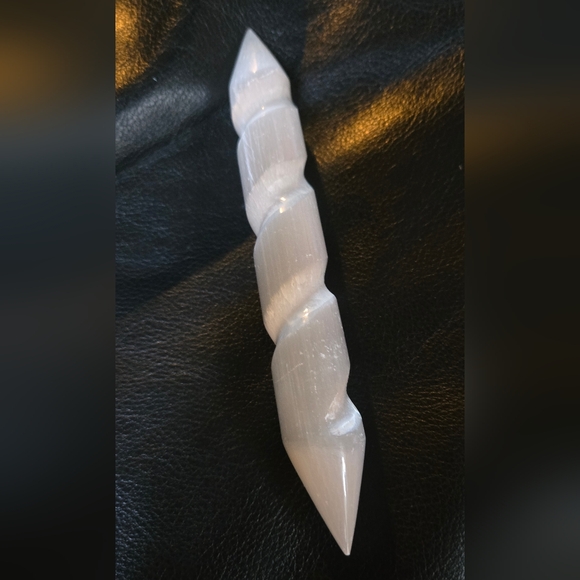 Unicorn horn selenite crystal LAST ONE! - Picture 4 of 8